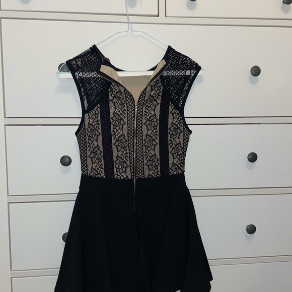 Women’s dress - Picture 2 of 2